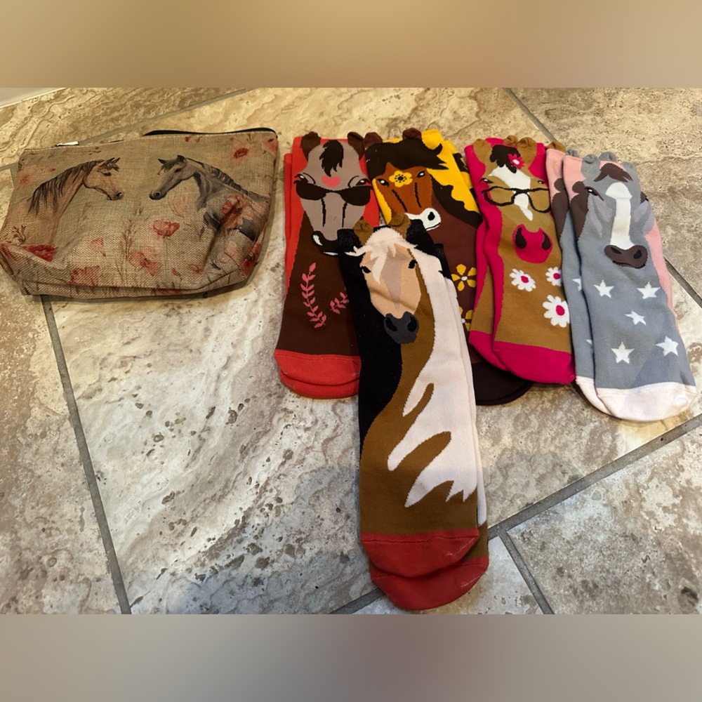 Colorful Horse Print Socks and Pouch Set
New